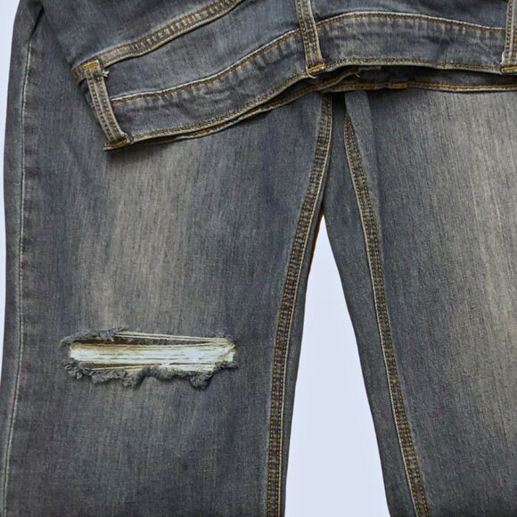 Universal Thread Vintage Straight Jeans | Distressed | Size 8/29R | Mom Jeans - Picture 4 of 5